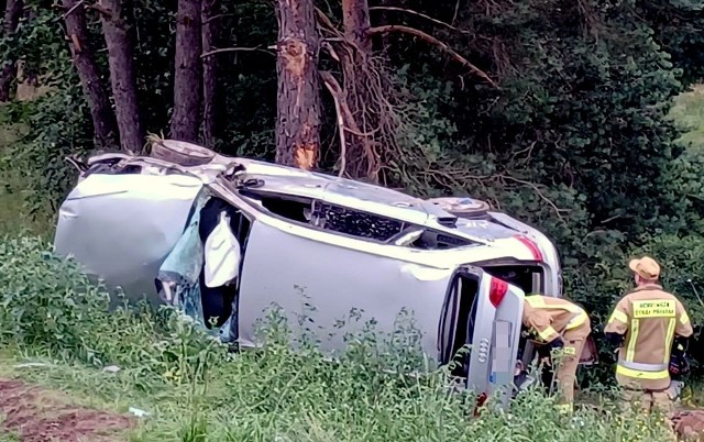 W Obórzni koło Łabiszyna jadąca samochodem uderzyła w drzewo. Była pijana - szczegóły
