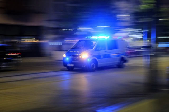 Pijany mężczyzna napadł, pobił, a następnie okradł 78-letnią kobietę w Kościanie.