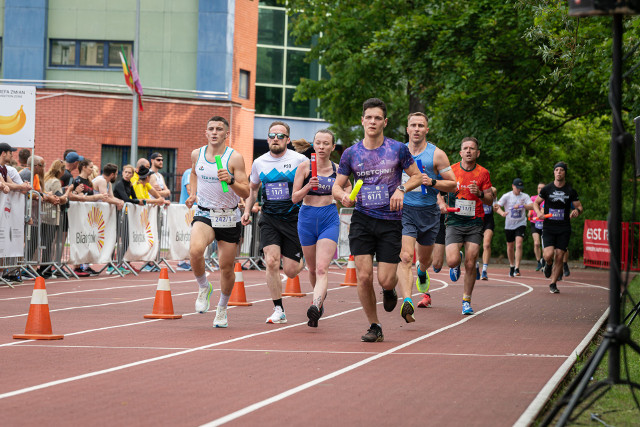 Bieg, który pomaga. Charytatywna sztafeta Plum Ekiden już w ten weekend na stadionie w Białymstoku