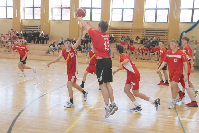 Koszykarze z województwa rywalizowali w sali SP2 w Chełmnie