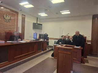 Przed Sądem Rejonowym w Białymstoku czterej mężczyźni mieli odpowiedzieć za bezprawne pozbawienie wolności i wymuszenie rozbójnicze.