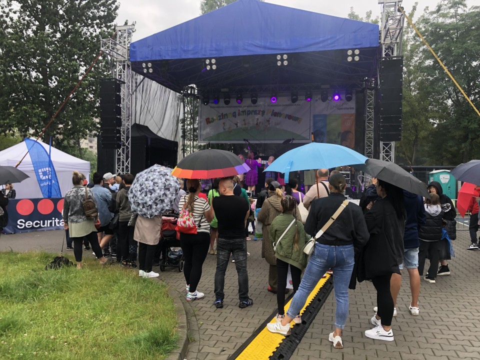 Deszcz nie powstrzymał mieszkańców Kozłówka przed udziałem w imprezie rodzinnej! Zobacz zdjęcia