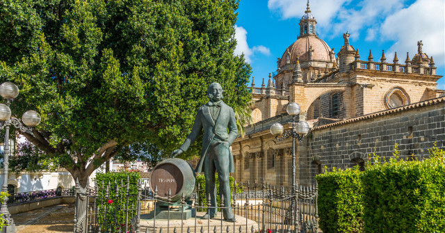 Jerez de la Frontera: najtańsze miasto Hiszpanii na wakacje lub wrześniowy urlop. Ile kosztuje tam obiad z winem, co warto zobaczyć?