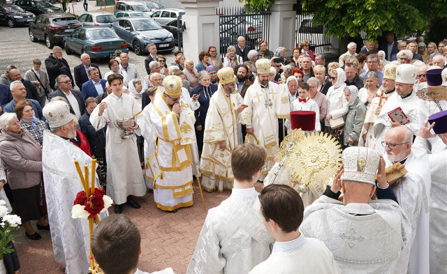 Święto przeniesienia relikwii św. Mikołaja z Miry do Bari. Tłumy na uroczystościach w białostockim soborze
