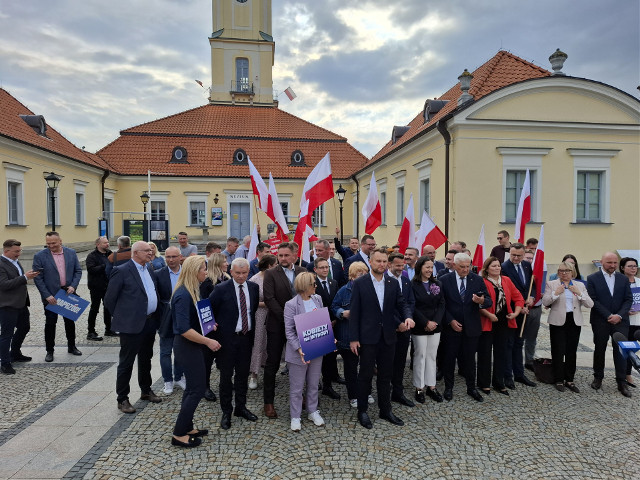 Wybory 2025. Koalicja 15 października połączyła siły przed II turą. KO, Trzecia Droga i Lewica razem w Białymstoku zachęcały do głosowania