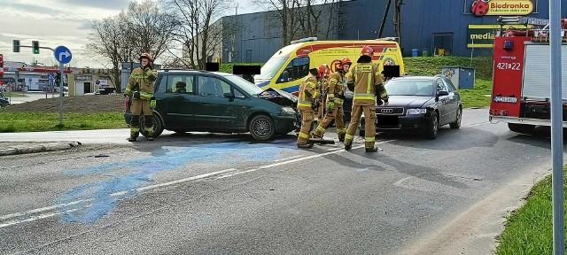 Na skrzyżowaniu ul. Polnej i Łunawskiej w Chełmnie zderzyły się dwa auta osobowe