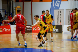 II liga koszykówki. Ostre rogi Żubrów i Tura