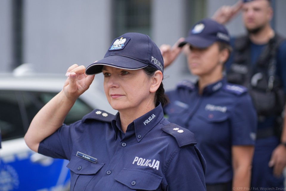 Policjanci z Piły oddali hołd śp. żołnierzowi Mateuszowi Sitkowi, który strzegł granicy Polski z Białorusią 