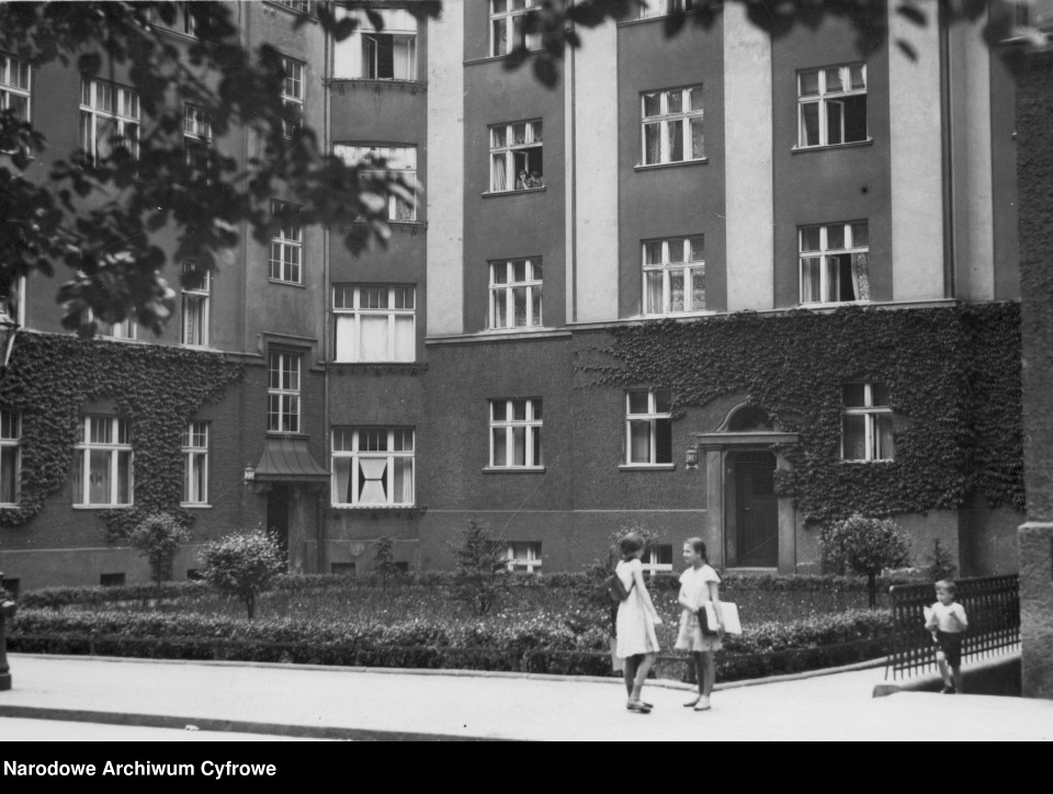 Ulica Śniadeckich. Dom mieszkalny numer 24-25 w 1934 roku.