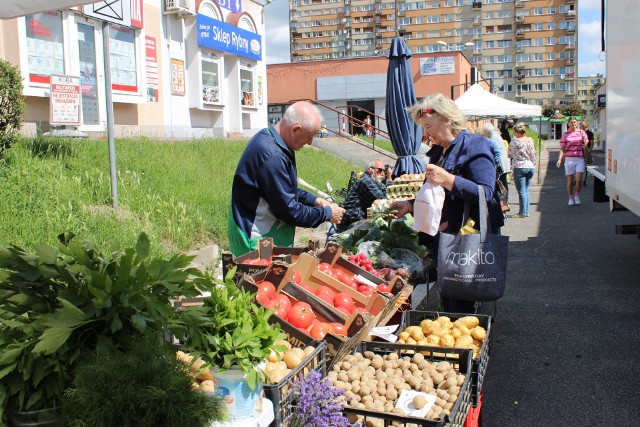 Owoce i warzywa na targu w Gnieźnie