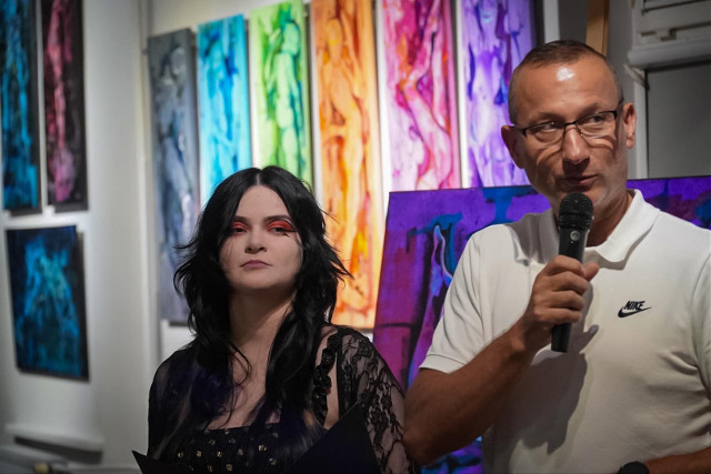 Wernisaż wystawy Frysztoty w DK "Śródmieście" za nami. Przy Kilińskiego pojawili się miłośnicy sztuki i prac artystki