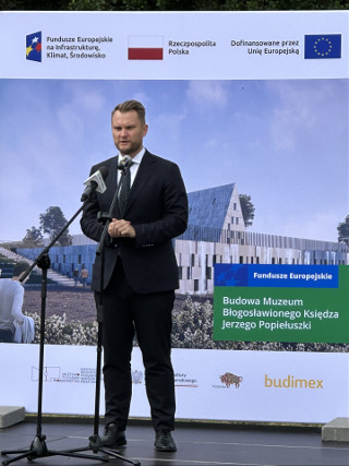 Uroczystość przekazania placu budowy wykonawcy i wbicie symbolicznych łopat odbyło się w środę przed południem w Okopach w gm. Suchowola