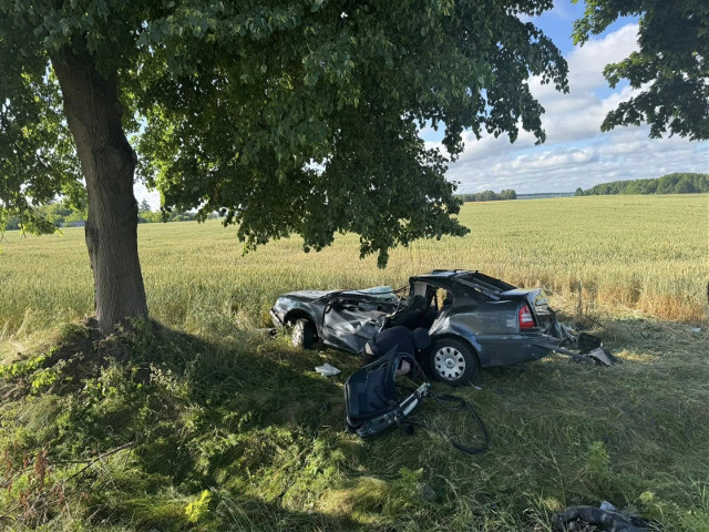 Tragiczny wypadek na trasie Szczuczyn - Guty. Nie żyje mężczyzna 