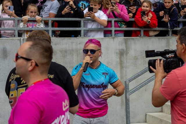 Skolim w Białymstoku! Król latino dopingował młodych piłkarzy i zaśpiewał największe przeboje podczas Skolim Chorten Cup