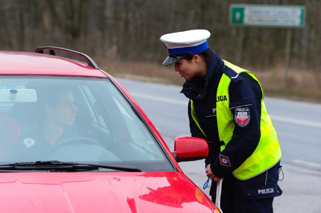 Policja ponownie apeluje do kierowców o zachowanie zdrowego rozsądku i unikanie prowadzenia pojazdów po spożyciu alkoholu.