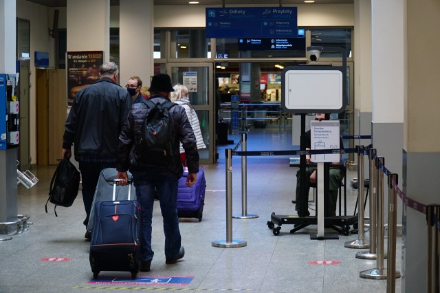 32-latek zażartował podczas odprawy bagażu na lotnisku Ławica w Poznaniu. Interweniowała Straż Graniczna / Zdjęcie ilustracyjne