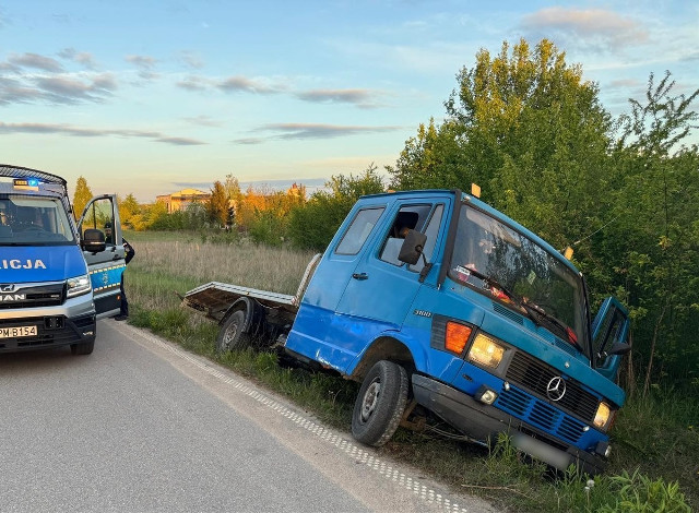 Policyjny pościg za pijanym kierowcą zakończył się w rowie