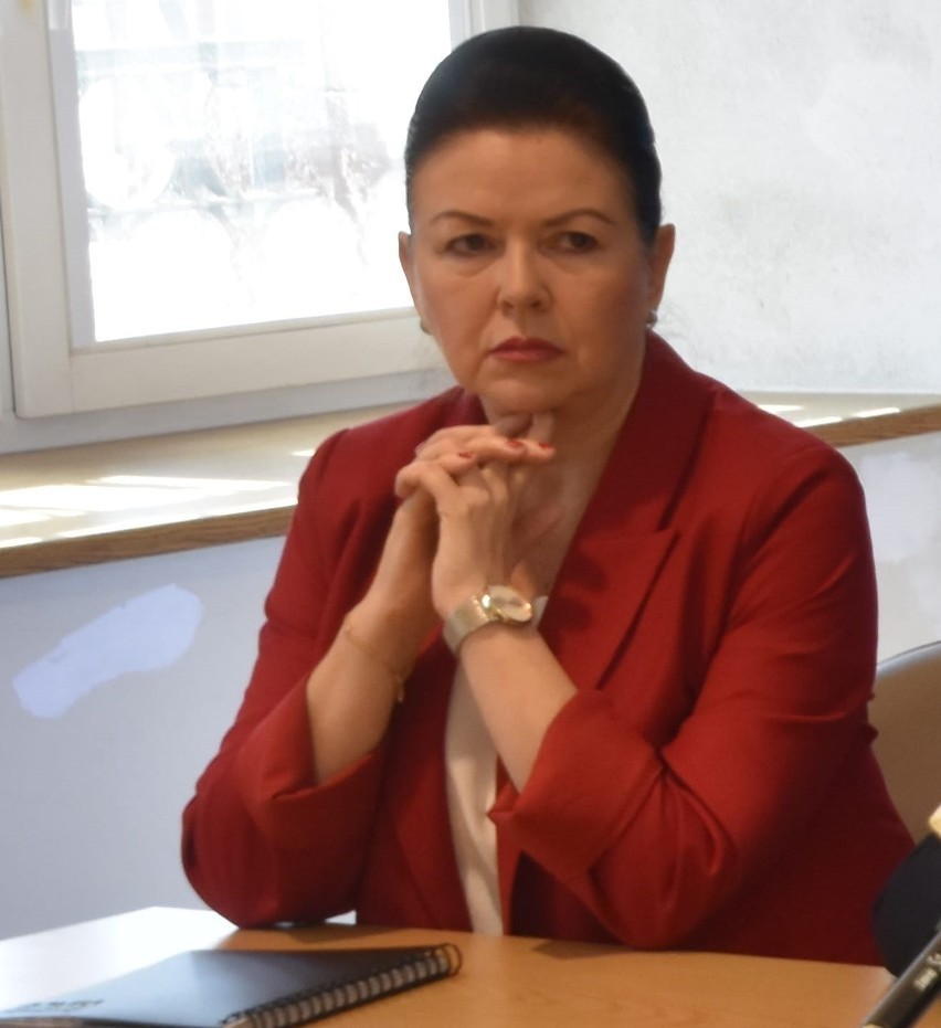 Jolanta Zarębska, dyrektor MOPR-u: 4 tys. zł za realizację...