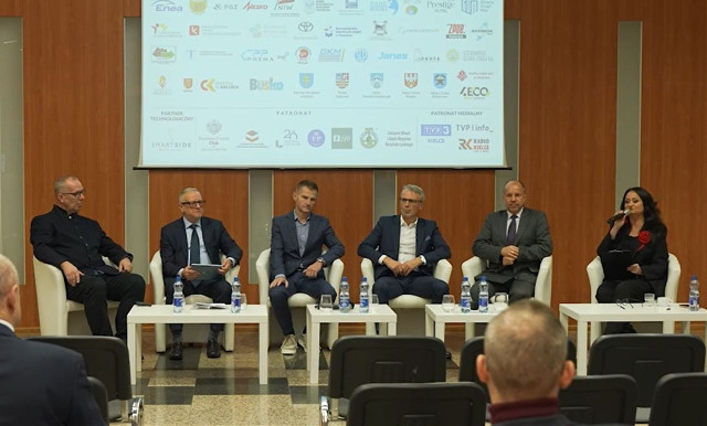 Nowa Energia. Regionalne Forum Ekonomiczne Kielce. Gospodarcza przyszłość Świętokrzyskiego według ekspertów Uniwersytetu Jana Kochanowskiego