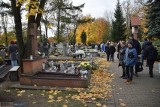 Kolejne alejki na Cmentarzu Komunalnym przy al. Chopina we Włocławku zostaną wyremontowane. Jest wykonawca prac. Zdjęcia