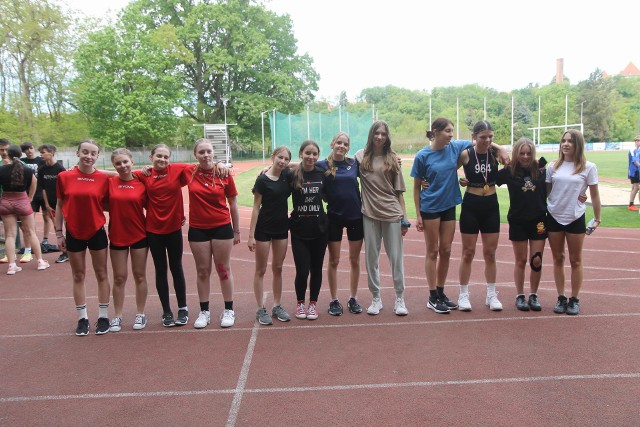 Na chełmińskim stadionie uczniowie rywalizowali w Powiatowych Igrzyskach Młodzieży Szkolnej w lekkoatletyce