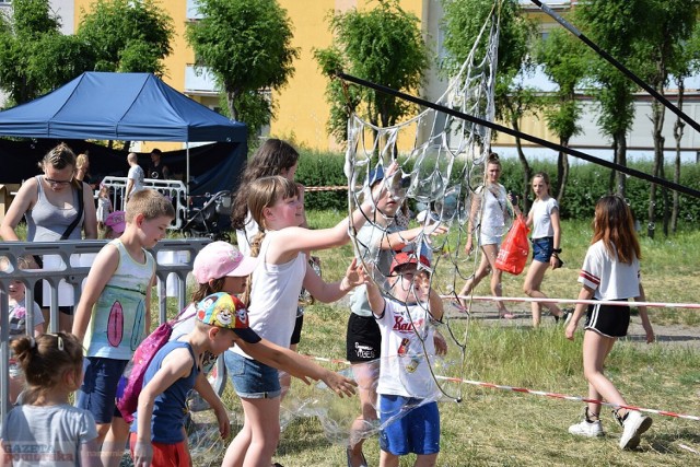 Festiwal Baniek Mydlanych to już coroczne wydarzenie również we Włocławku. Tak było podczas festiwalu na os. Południe w czerwcu 2021 roku.