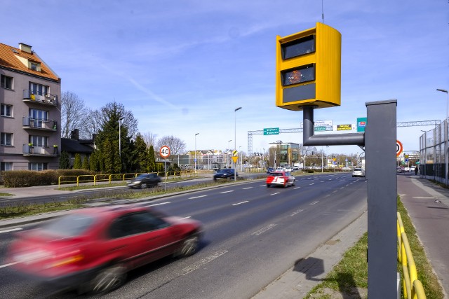 Poznaj możliwości technologiczne nowych fotoradarów, które już trafiły na polskie drogi.
