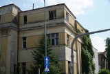 Co z rozpadającym się budynkiem po komisariacie policji w Poznaniu? Miasto nie jest jego właścicielem 