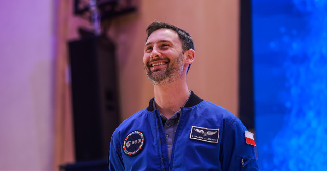 Sławosz Uznański-Wiśniewski odwiedzi Białystok.  Astronauta już niedługo spotka się z podlaskimi uczniami i studentami 