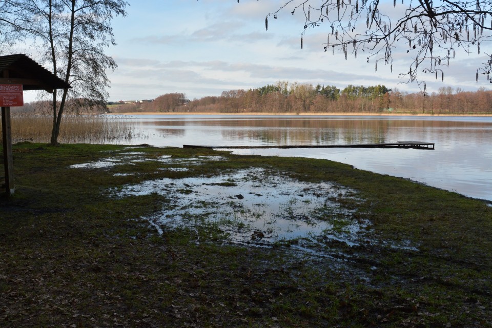 Jezioro Sępoleńskie - wysoka woda - sytuacja 19 lutego 2024...