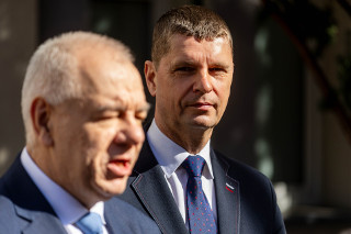 Politycy PiS krytykują rezolucję Parlamentu Europejskiego ws. wspólnej polityki obronnej