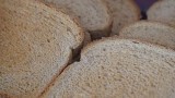 Tysiące opakowań chleba wycofanych ze sprzedaży. Znaleziono pozostałości... szczura