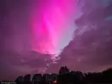 Zachwycający spektakl na niebie w Pleszewie. Zorza Polarna w Wielkopolsce była zjawiskowa. To wydarzenie raz na kilkadziesiąt lat