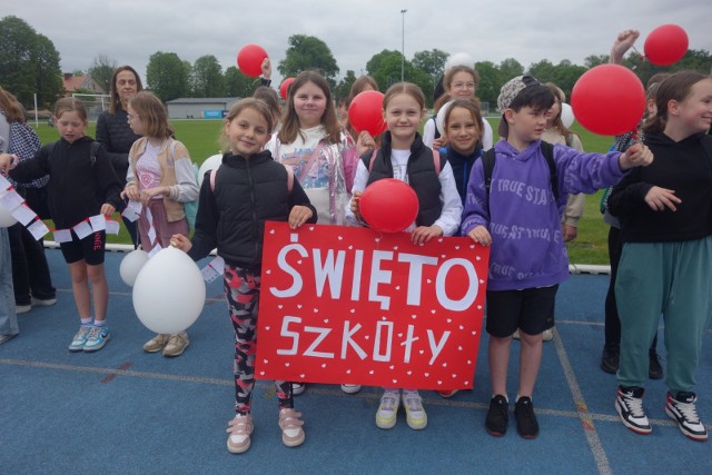 Szkoła Podstawowa nr 3 w Pleszewie obchodziła swoje doroczne święto patrona szkoły, czyli powstańców wielkopolskich. Wydarzenie nawiązywało również do jubileuszu 60-lecia placówki