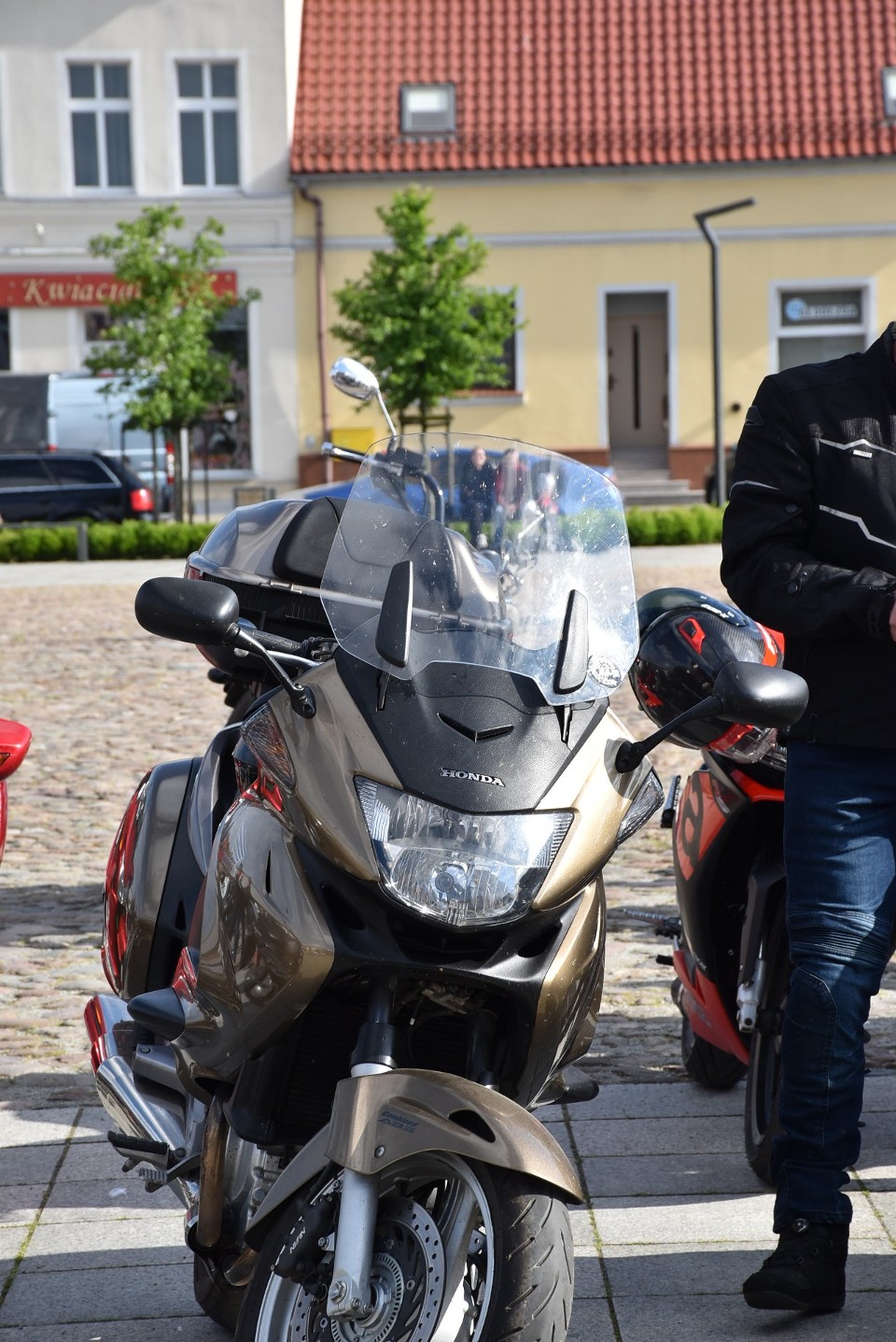 Kilkadziesiąt motocykli ruszyło ulicami Lwówka, by rozpocząć...
