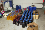 1000 litrów alkoholu do wyrzucenia. KAS zlikwidowała bimbrownię w powiecie hajnowskim