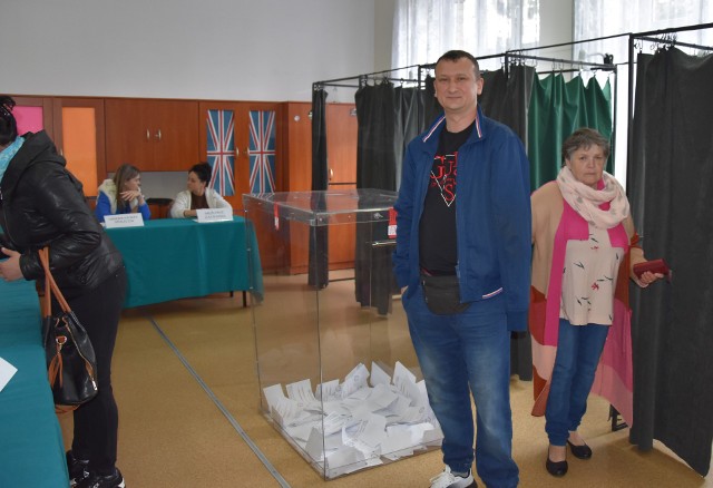 Sprawdzaliśmy jak wyglądało głosowanie w II turze wyborów samorządowych w lokalu przy ulicy Zamkowej w Golubiu-Dobrzyniu