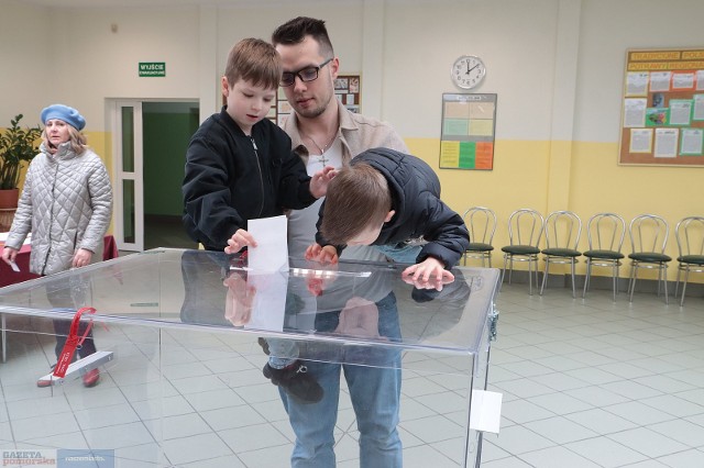 Tak przebiegało głosowanie w II turze wyborów we Włocławku, 21 kwietnia 2024 roku