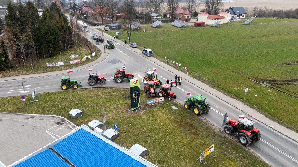 Rolnicy zablokowali skrzyżowania w Radzyniu Chełmińskim i...