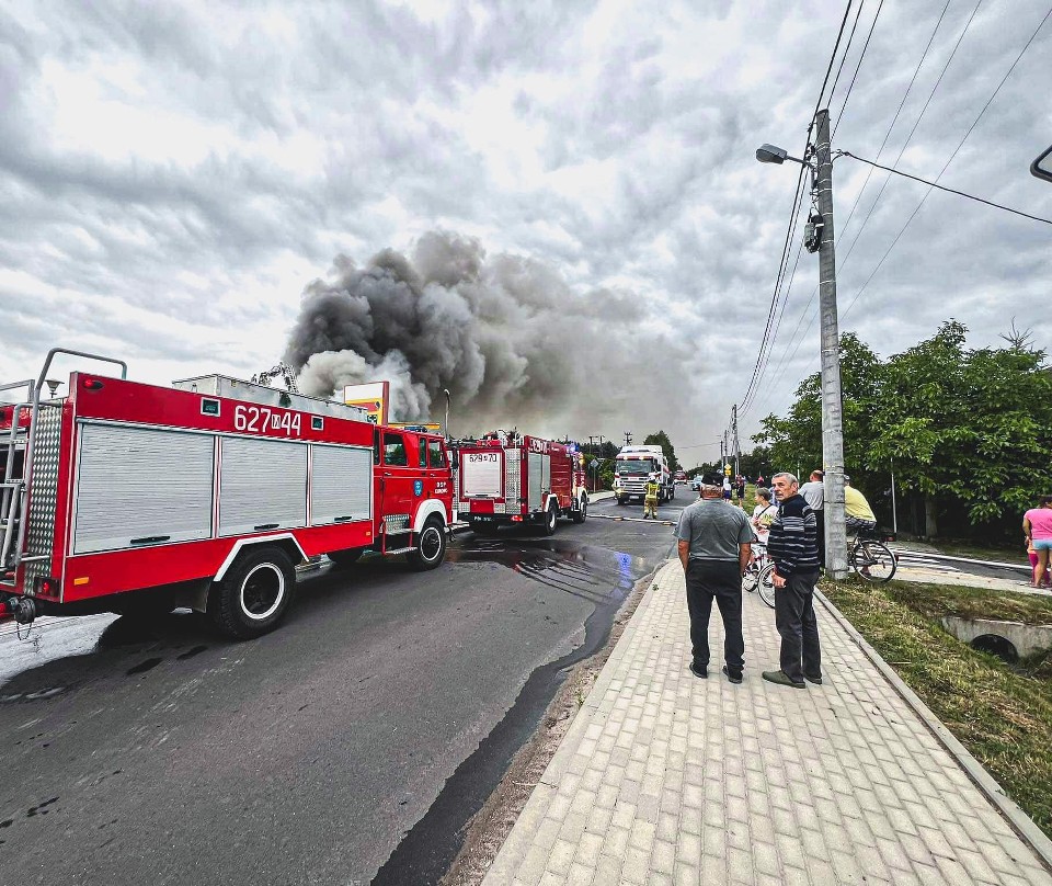 Z ogniem walczyło ok. 100 strażaków