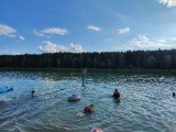 Odkryj najpiękniejsze jezioro w Wielkopolsce: Jezioro Miejskie w Puszczy Zielonka to idealne miejsce na wypoczynek. Sprawdź jak wygląda