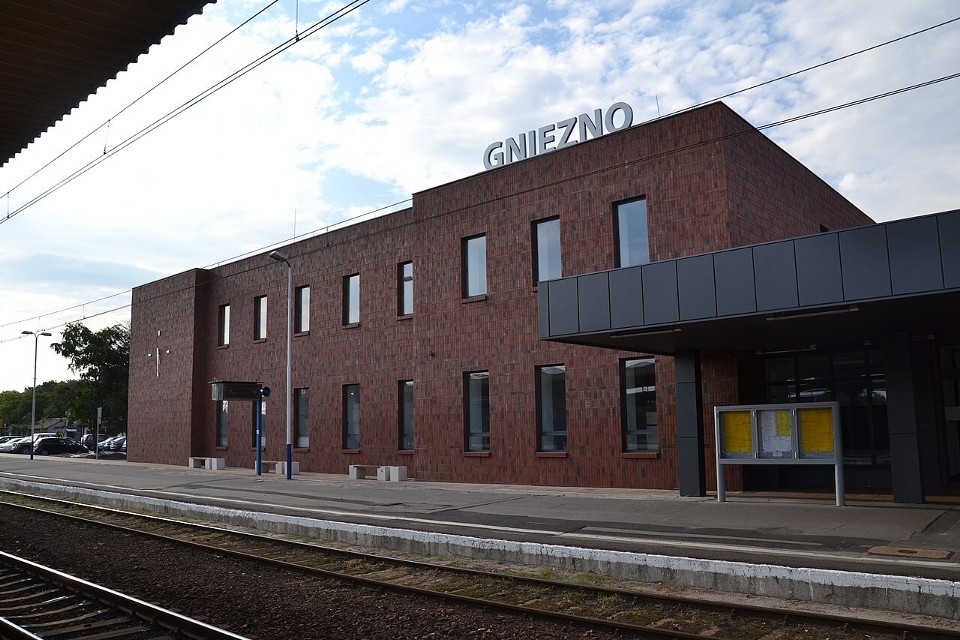 Z dworca z Gnieźnie skorzystało w 2023 r. 2,29 mln...