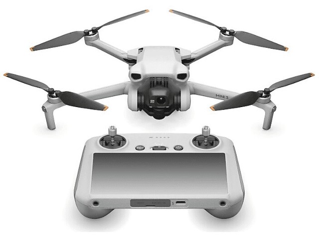 Dron DJI Mini 3 z aparaturą RC