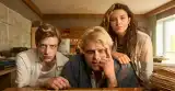 Nowy serial TVP podzieli widzów? Oceniamy „Wojnę zastępczą”! [RECENZJA]