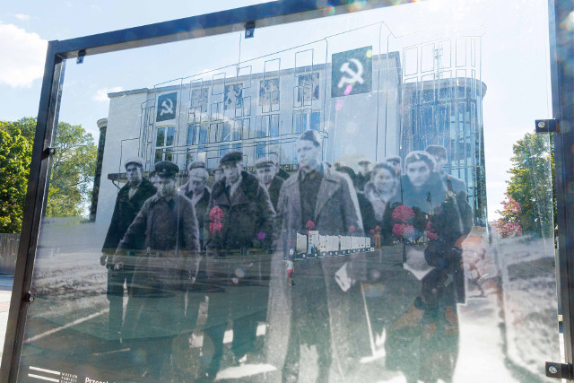 Czasowa wystawa plenerowa pojawiła się na ulicach Białegostoku. Muzeum Pamięci Sybiru po raz kolejny pokazuje jak dawniej wyglądało miasto