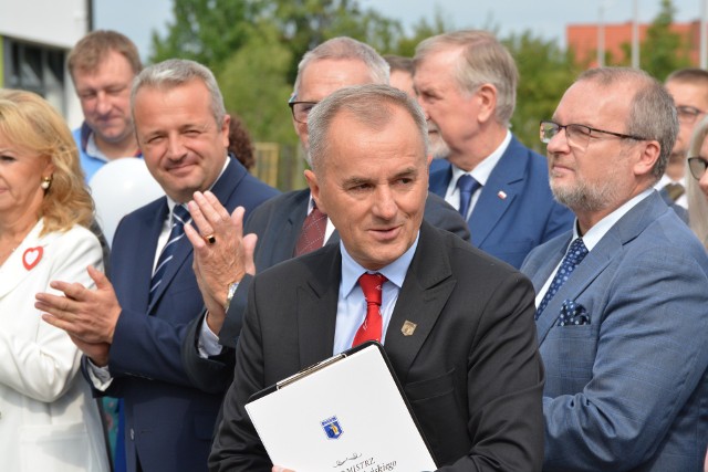 Cała piętnastoosobowa Rada Miejska w Sępólnie Krajeńskim jednogłośnie udzieliła burmistrzowi Waldemarowi Stupałkowskiemu wotum zaufania i absolutorium z wykonania ubiegłorocznego budżetu.