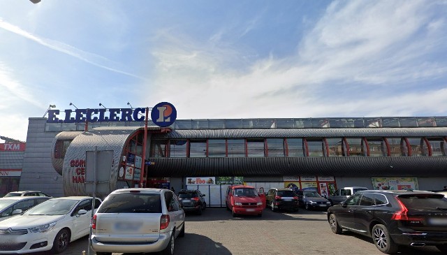 4 z 40 sklepów francuskiej sieci, która działa w Polsce od 1995 r., zostaną zamknięte w 2024 r. Na pierwszy ogień poszły te w Kędzierzynie-Koźlu i Malborku, teraz z mapy znikną dwa sklepy w Wielkopolsce - w Poznaniu i w Koninie.