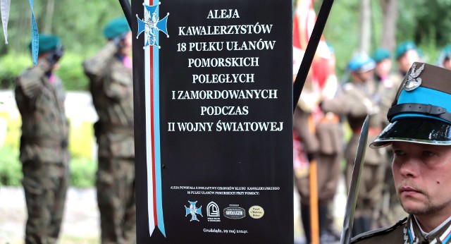 Na Cmentarzu Garnizonowym w Grudziądzu uroczyście odsłonięto  tablice upamiętniające kawalerzystów 18. Pułku Ułanów Pomorskich