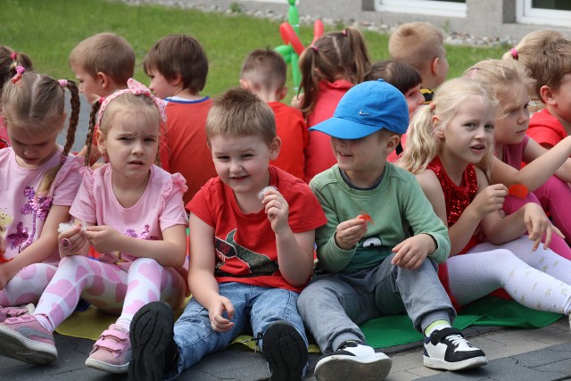 29 maja to był dla przedszkolaków z Przedszkola Janka Wędrowniczka w Śremie bardzo kolorowy dzień pełen zabaw i atrakcji, a wszystko przez zbliżający się Dzień Dziecka