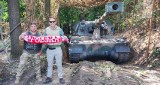 Mateusz „Exen” Wodziński wysłał na ukraiński front 230 terenówek. „Jestem całkowicie spłukany ze wszystkiego”. Teraz zbiera na życie